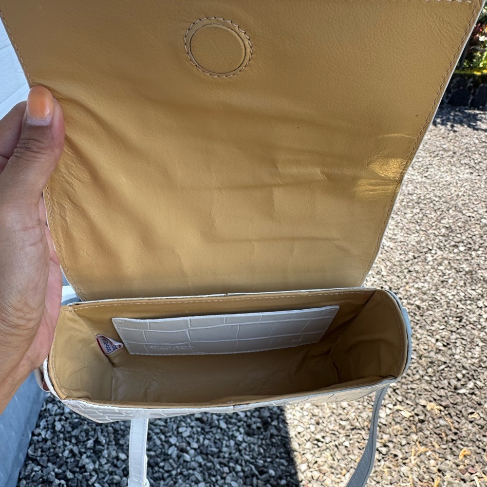 Dooney & Bourke Made in Italy Vintage White Croc Embossed Leather Crossbody Bag - Picture 14 of 14